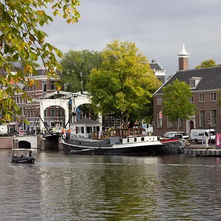 Apartment Sweets - Walter Süskindbrug *