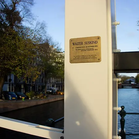 Sweets - Walter Sueskindbrug Amszterdam